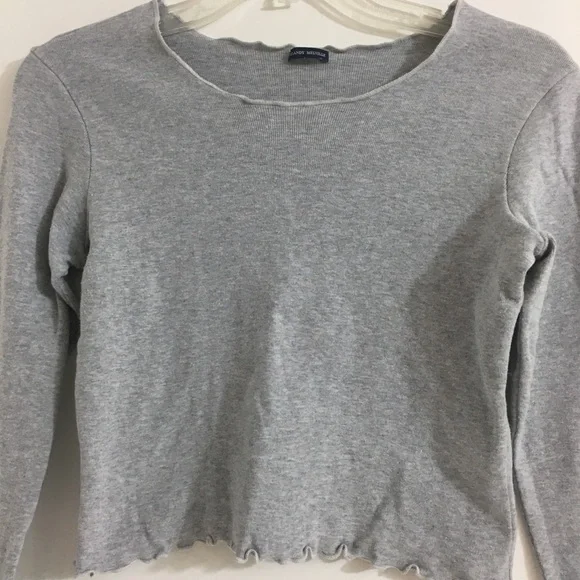 Brandy Melville Wynn top in Gray - Picture 2 of 12